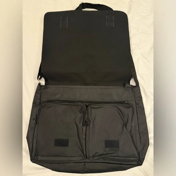 The Who - Classic Tour Memorabilia - Black Canvas Messenger Bag - Picture 2 of 6